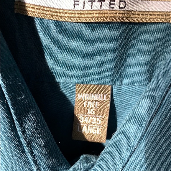 EUC Van Heusen fitted button down in teal blue - Picture 4 of 4